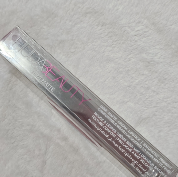 HUDA BEAUTY: DEMI MATTE LIPSTICK -BNIB!! - Picture 4 of 8